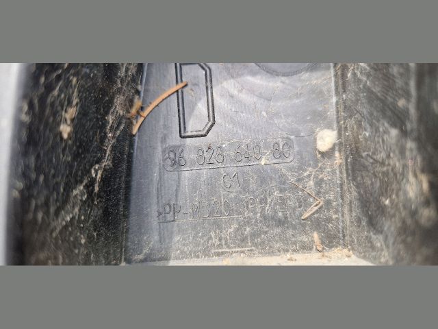 bontott CITROËN C5 Jobb első Első Dobbetét (Kerékjárati, Műanyag)