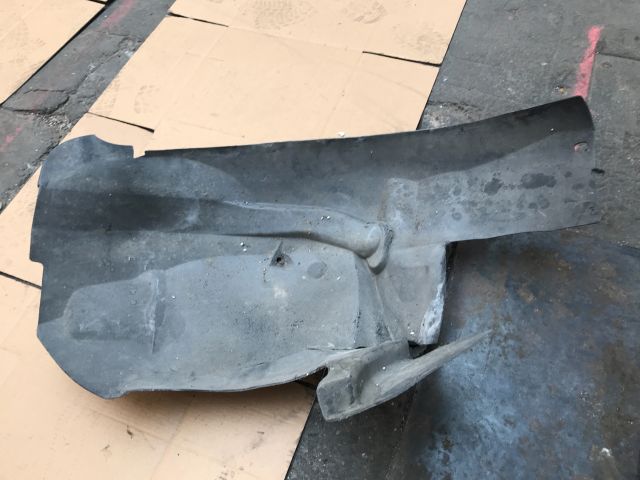 bontott CITROËN C5 Jobb első Hátsó Dobbetét (Kerékjárati, Műanyag)