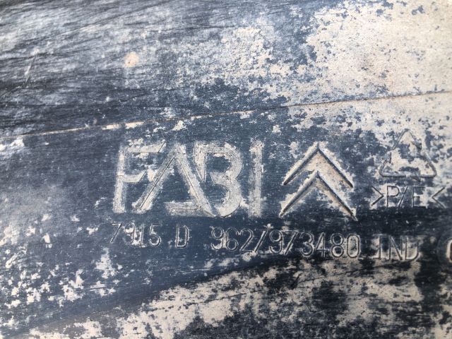 bontott CITROËN C5 Jobb hátsó Dobbetét (Kerékjárati, Műanyag)