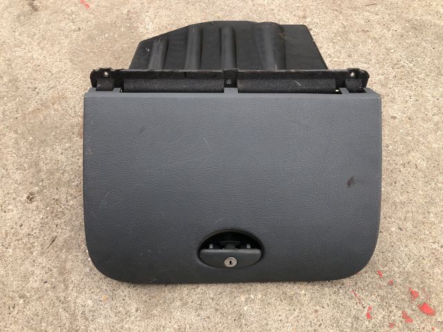 bontott CITROËN C5 Kesztyűtartó