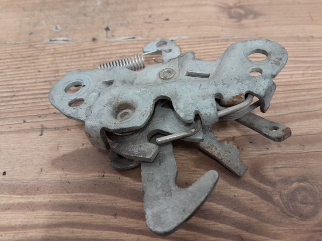 bontott CITROËN C5 Motorháztető Zárszerkezet