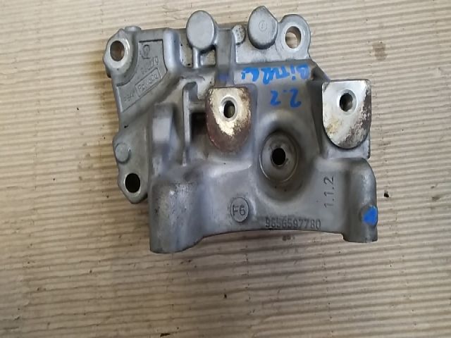 bontott CITROËN C6 Motor Tartó Bak (Fém)