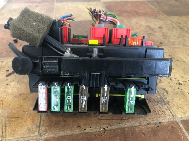 bontott CITROËN C8 Biztosítéktábla Motortér