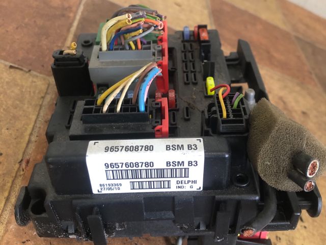 bontott CITROËN C8 Biztosítéktábla Motortér