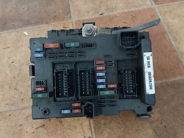 bontott CITROËN C8 Biztosítéktábla Motortér