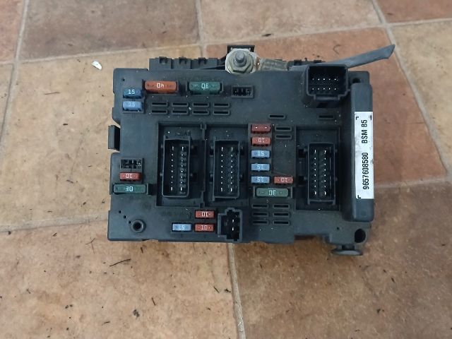 bontott CITROËN C8 Biztosítéktábla Motortér