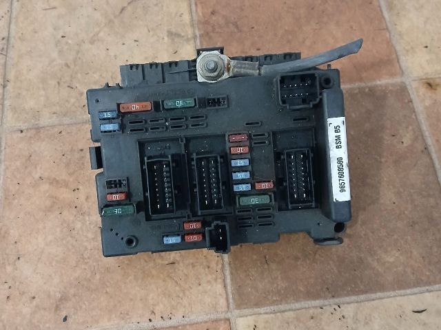 bontott CITROËN C8 Biztosítéktábla Motortér