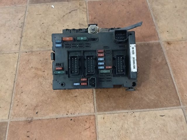 bontott CITROËN C8 Biztosítéktábla Motortér