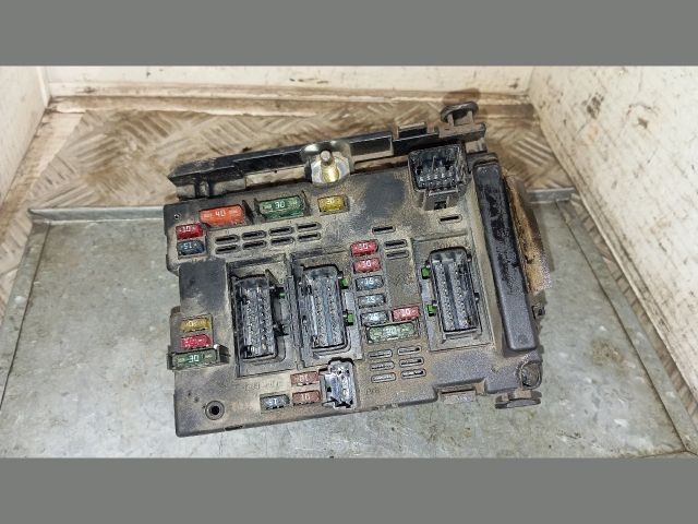 bontott CITROËN C8 Biztosítéktábla Motortér