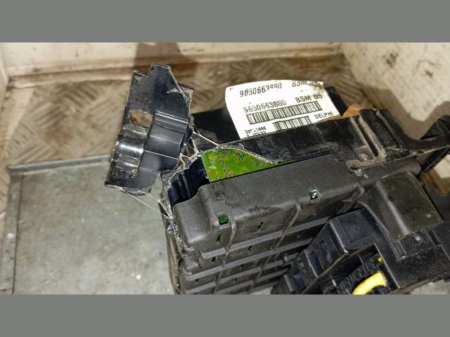 bontott CITROËN C8 Biztosítéktábla Motortér