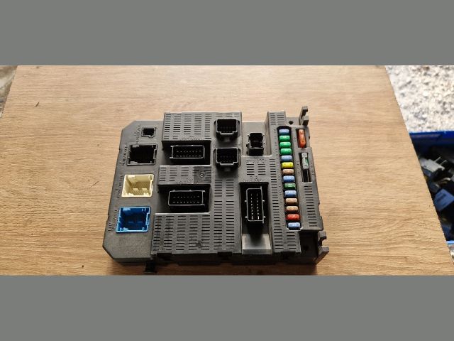 bontott CITROËN C8 Biztosítéktábla Utastér