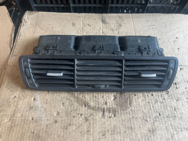 bontott CITROËN C8 Középső Szellőző