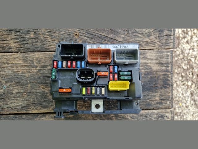 bontott CITROËN DS3 Biztosítéktábla Motortér