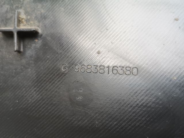 bontott CITROËN DS3 Bal első Dobbetét (Kerékjárati, Műanyag)