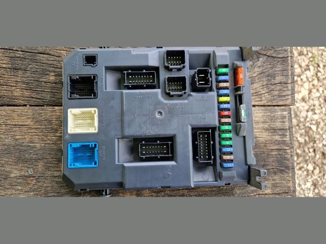 bontott CITROËN DS3 Biztosítéktábla Utastér