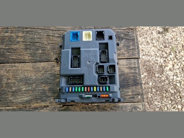 bontott CITROËN DS3 Biztosítéktábla Utastér