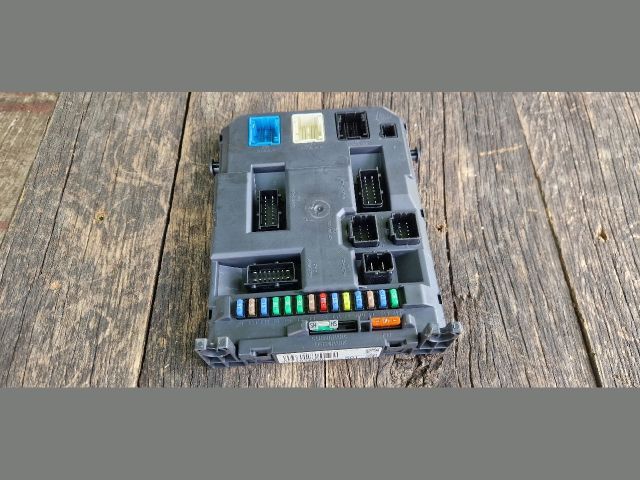 bontott CITROËN DS3 Biztosítéktábla Utastér