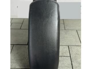 bontott CITROËN DS3 Könyöklő