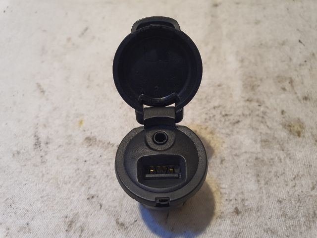 bontott CITROËN DS3 USB Aljzat