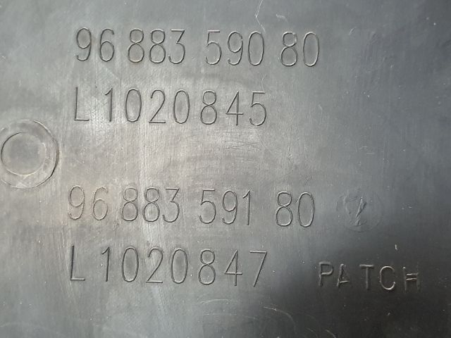 bontott CITROËN DS4 Bal első Első Dobbetét (Kerékjárati, Műanyag)