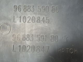 bontott CITROËN DS4 Bal első Első Dobbetét (Kerékjárati, Műanyag)