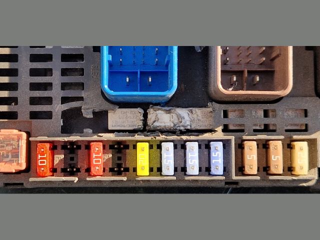 bontott CITROËN DS5 Biztosítéktábla Motortér