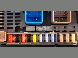 bontott CITROËN DS5 Biztosítéktábla Motortér