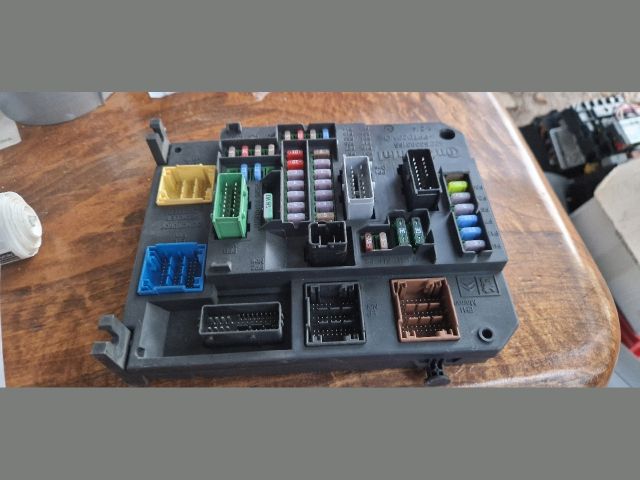 bontott CITROËN DS5 Biztosítéktábla Motortér