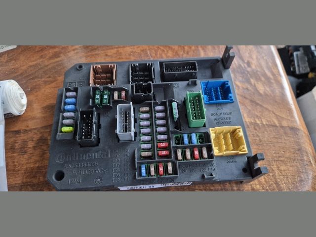 bontott CITROËN DS5 Biztosítéktábla Motortér