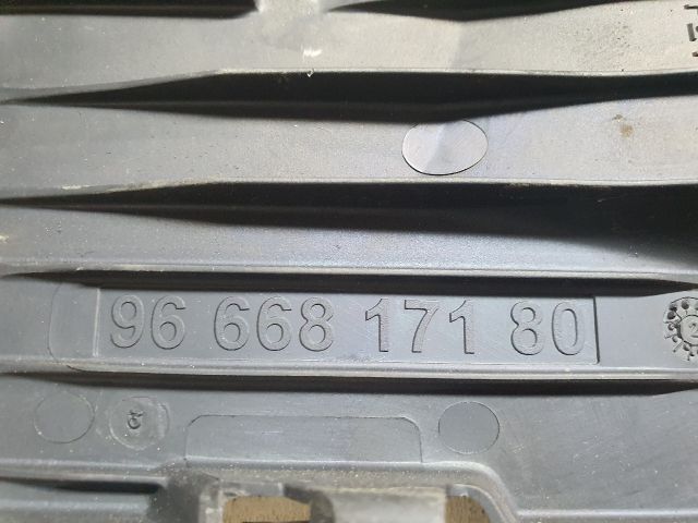 bontott CITROËN DS5 Biztosítéktábla Fedél