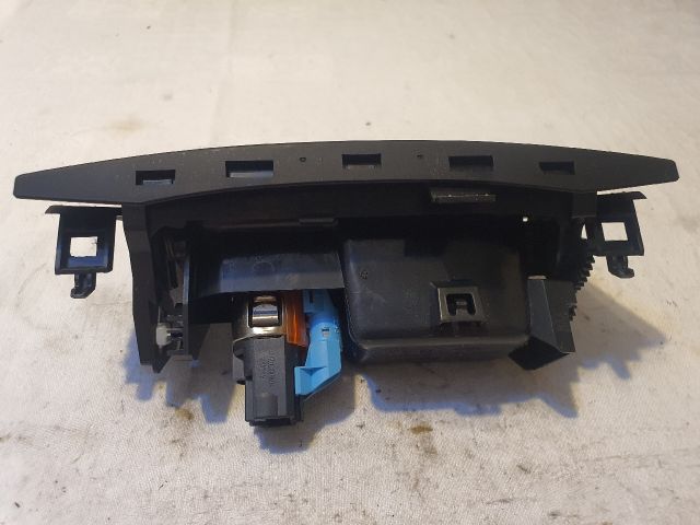 bontott CITROËN DS5 Első Hamutartó