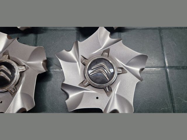 bontott CITROËN DS5 Felniközép Szett