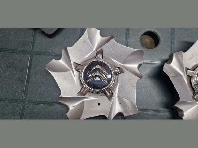 bontott CITROËN DS5 Felniközép Szett