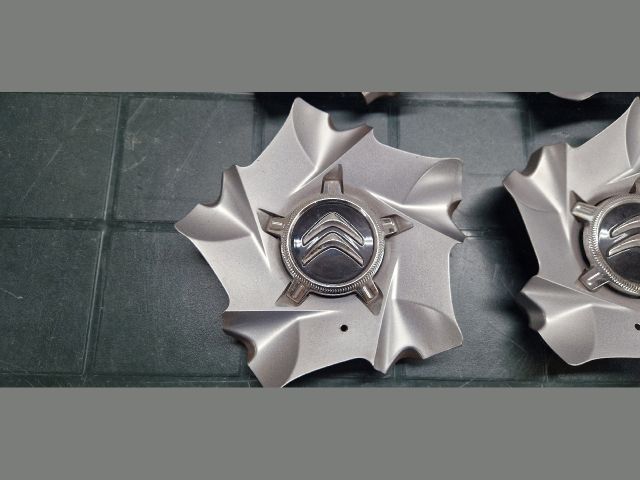 bontott CITROËN DS5 Felniközép Szett