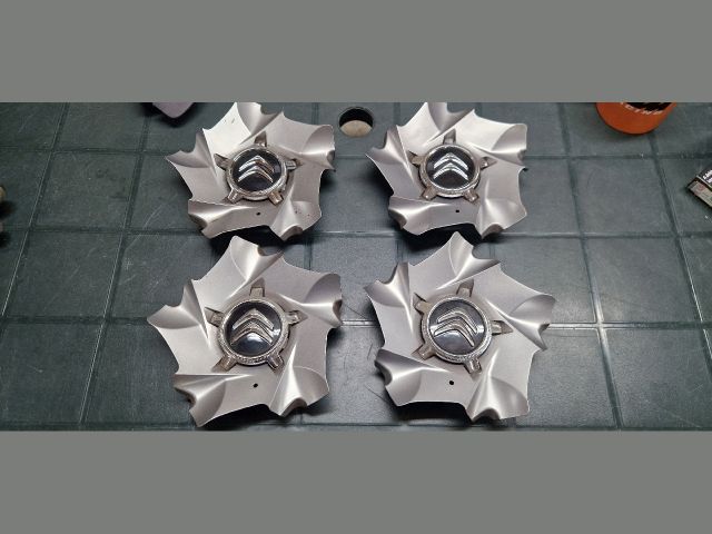 bontott CITROËN DS5 Felniközép Szett