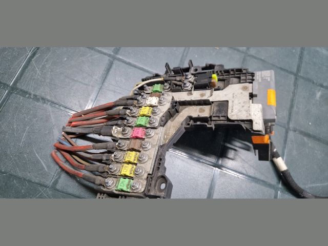 bontott CITROËN DS5 Pozitív Kábel Elosztó