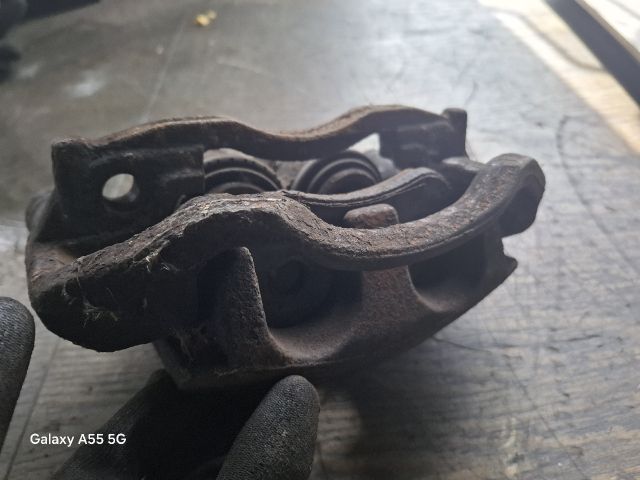 bontott CITROËN JUMPER Bal első Féknyereg Munkahengerrel