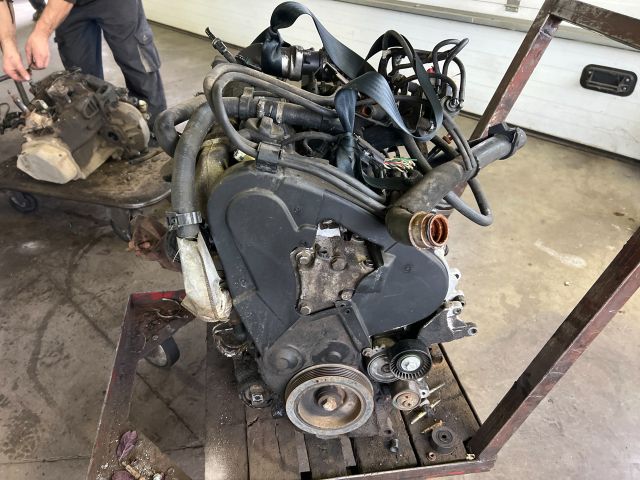 bontott CITROËN JUMPY Motor (Fűzött blokk hengerfejjel)