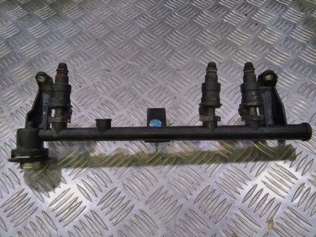 bontott CITROËN XANTIA Porlasztó Sor / Híd