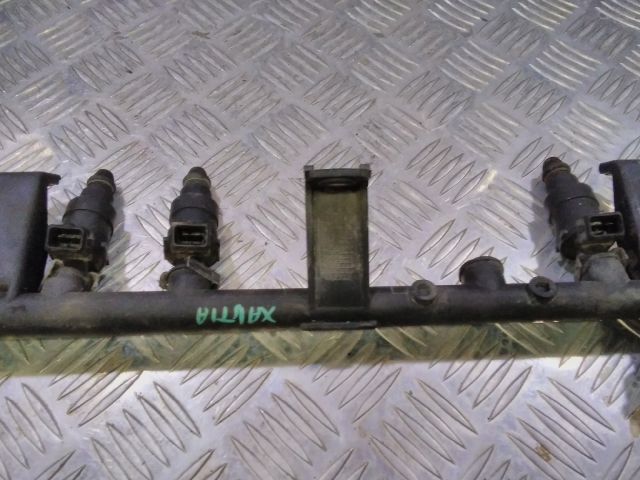 bontott CITROËN XANTIA Porlasztó Sor / Híd