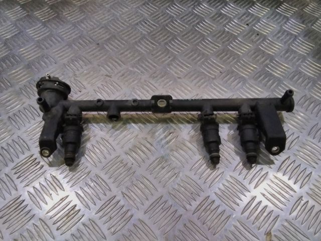 bontott CITROËN XANTIA Porlasztó Sor / Híd