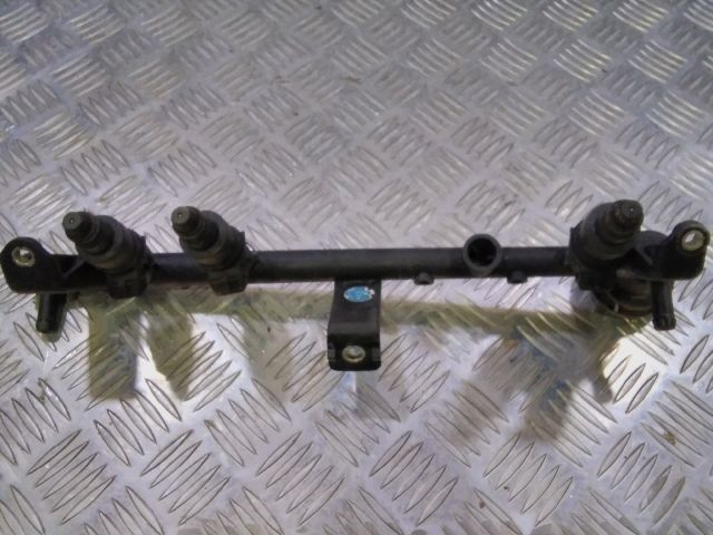 bontott CITROËN XANTIA Porlasztó Sor / Híd