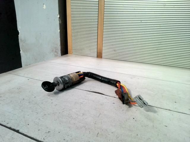 bontott CITROËN XANTIA Gyújtáskapcsoló Házzal