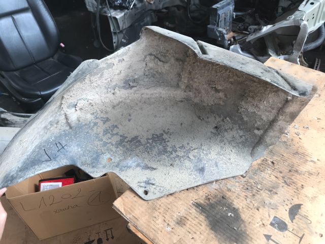 bontott CITROËN XANTIA Jobb hátsó Dobbetét (Kerékjárati, Műanyag)