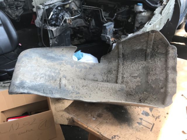 bontott CITROËN XANTIA Jobb hátsó Dobbetét (Kerékjárati, Műanyag)