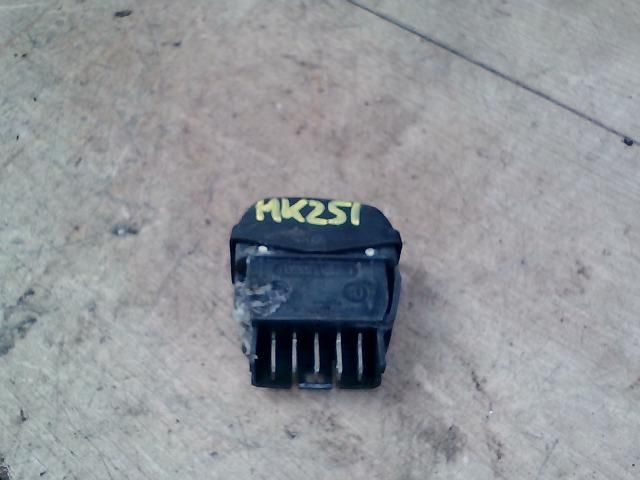 bontott CITROËN XSARA Ablakemelő Kapcsoló (Pozíciófüggetlen)