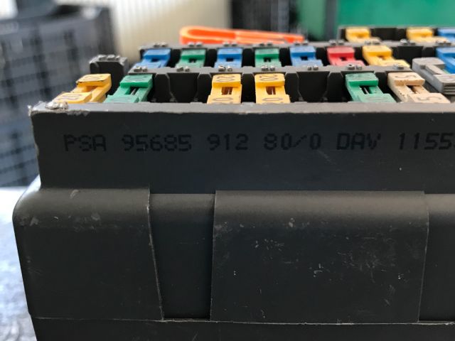 bontott CITROËN XSARA Biztosítéktábla Utastér