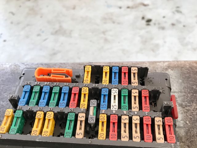 bontott CITROËN XSARA Biztosítéktábla Utastér