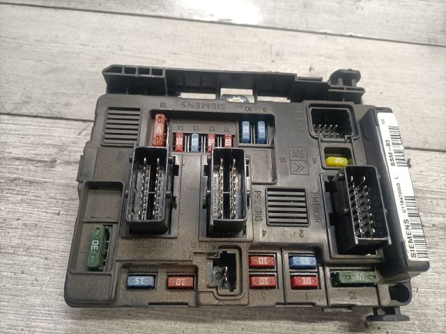 bontott CITROËN XSARA PICASSO Biztosítéktábla Motortér