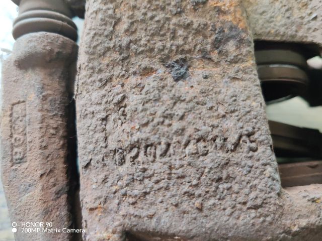 bontott CITROËN XSARA PICASSO Jobb első Féknyereg Munkahengerrel